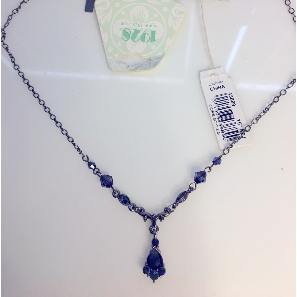 Necklace and earrings - Picture 2 of 4